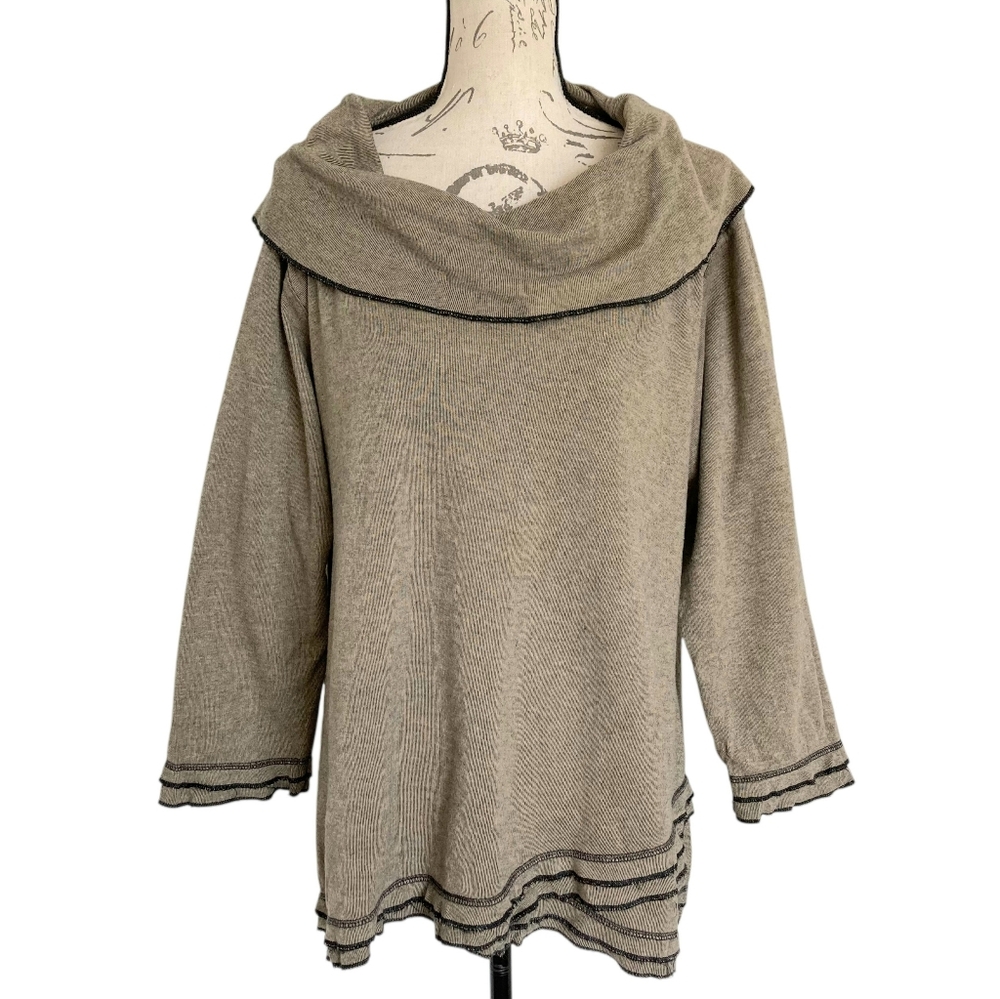 Parsley & Sage Beige Tunic with Black Accents